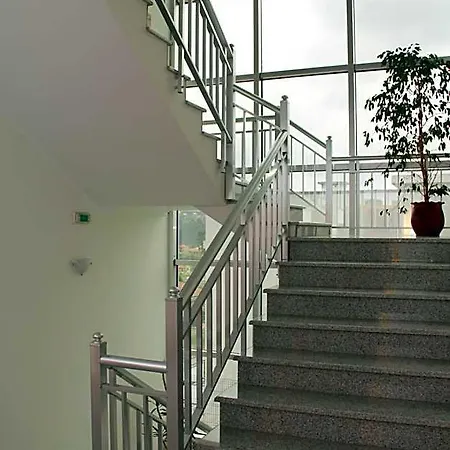 Hotel Dom 2*